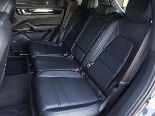 Photo of 2022 Quartzite Grey Metallic Porsche Cayenne