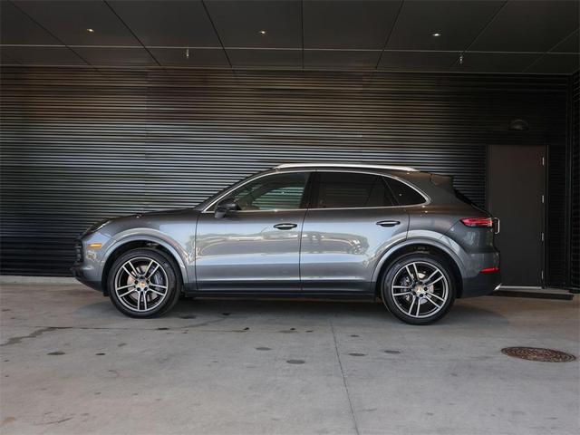 Photo of 2022 Quartzite Grey Metallic Porsche Cayenne