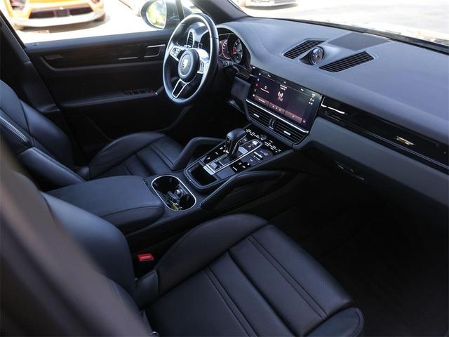 Photo of 2022 Quartzite Grey Metallic Porsche Cayenne