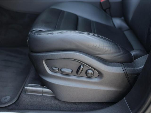 Photo of 2022 Quartzite Grey Metallic Porsche Cayenne