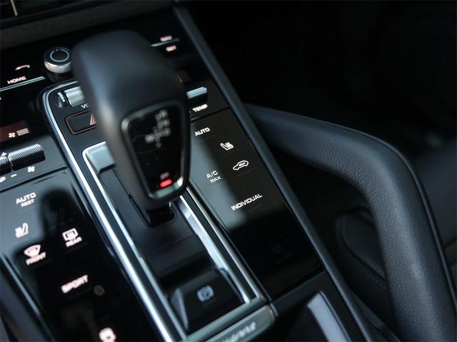 Photo of 2022 Quartzite Grey Metallic Porsche Cayenne