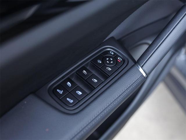 Photo of 2022 Quartzite Grey Metallic Porsche Cayenne