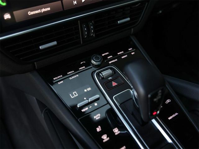 Photo of 2022 Quartzite Grey Metallic Porsche Cayenne