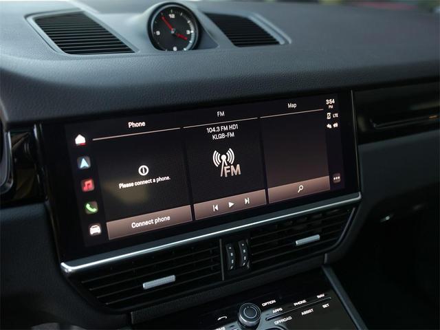 Photo of 2022 Quartzite Grey Metallic Porsche Cayenne
