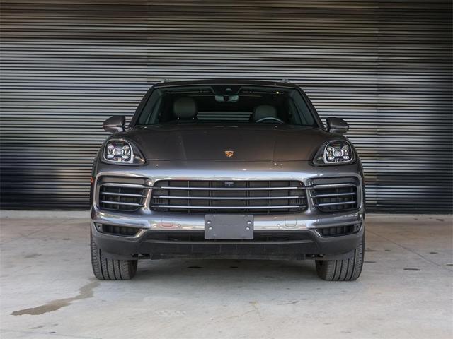 Photo of 2022 Quartzite Grey Metallic Porsche Cayenne