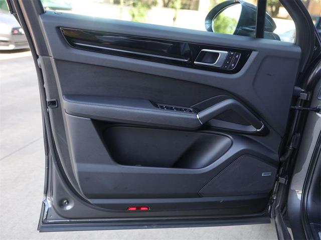 Photo of 2022 Quartzite Grey Metallic Porsche Cayenne