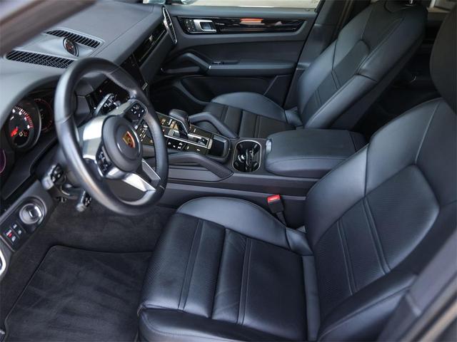 Photo of 2022 Quartzite Grey Metallic Porsche Cayenne