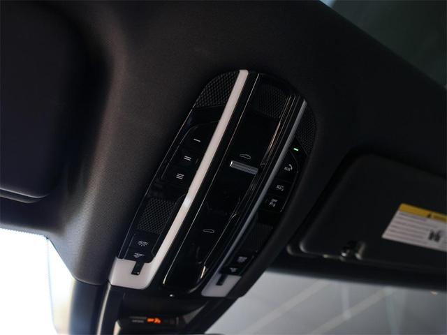Photo of 2022 Quartzite Grey Metallic Porsche Cayenne