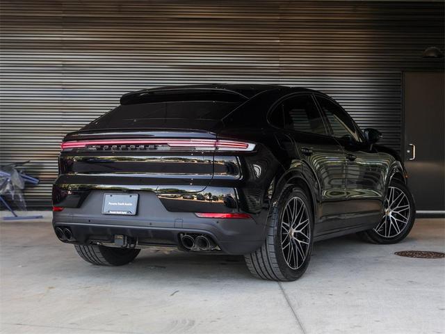 Photo of 2024 Black Porsche Cayenne