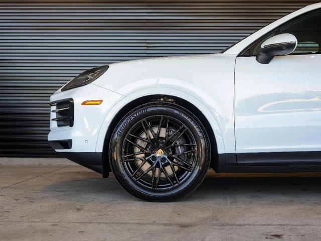 Photo of 2025 White Porsche Cayenne