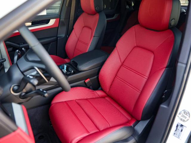 Photo of 2025 White Porsche Cayenne