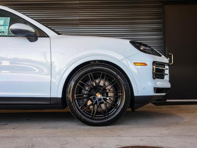 Photo of 2025 White Porsche Cayenne
