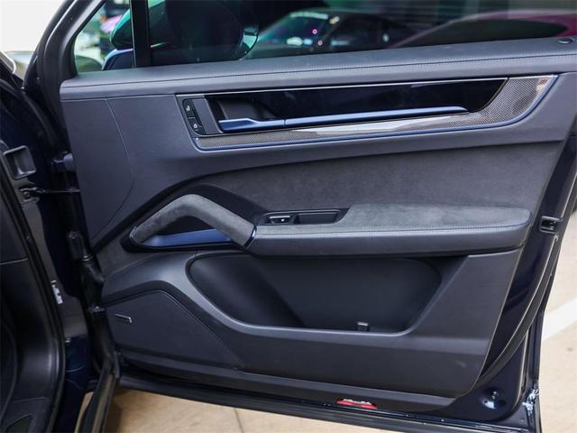 Photo of 2024 Blue Metallic Porsche Cayenne