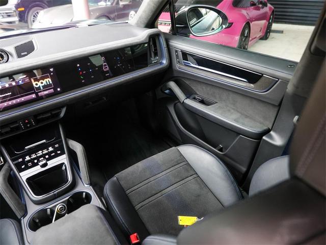 Photo of 2024 Blue Metallic Porsche Cayenne