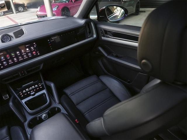 Photo of 2024 Arctic Grey Porsche Cayenne