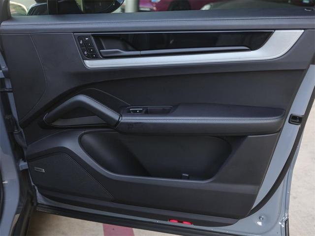 Photo of 2024 Arctic Grey Porsche Cayenne