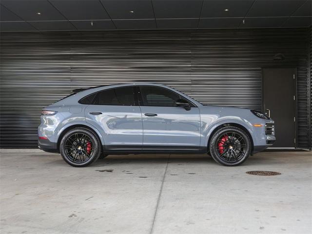 Photo of 2024 Arctic Grey Porsche Cayenne
