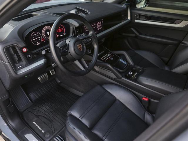 Photo of 2024 Arctic Grey Porsche Cayenne