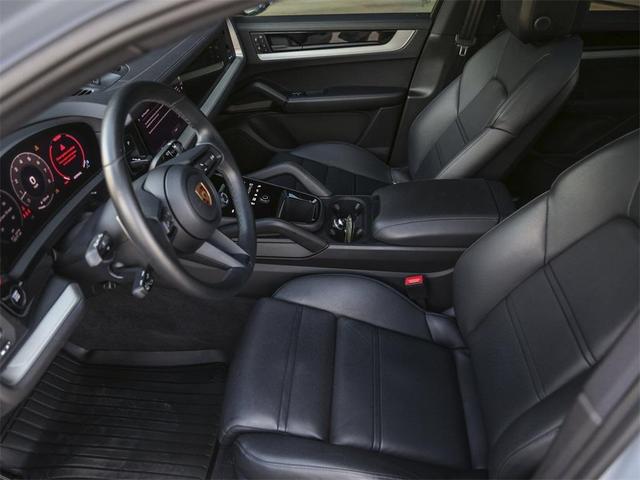 Photo of 2024 Arctic Grey Porsche Cayenne