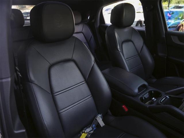 Photo of 2024 Arctic Grey Porsche Cayenne
