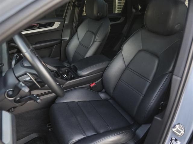 Photo of 2024 Arctic Grey Porsche Cayenne