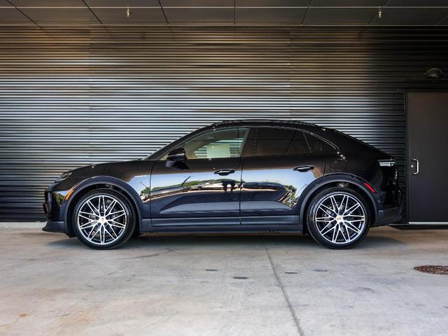Photo of 2025 Jet Black Porsche Macan