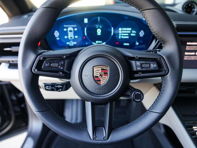 Photo of 2025 Jet Black Porsche Macan