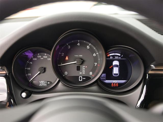 Photo of 2025 Black Porsche Macan