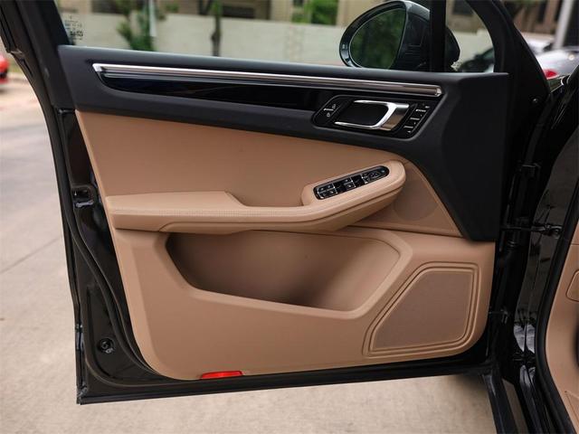 Photo of 2025 Black Porsche Macan