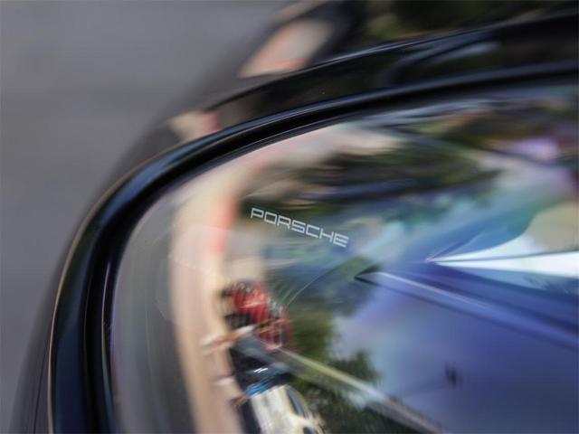 Photo of 2021 Night Blue Metallic Porsche Macan