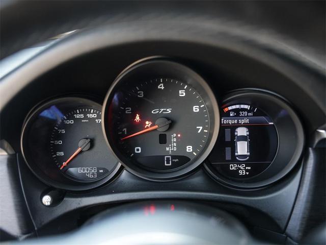 Photo of 2021 Night Blue Metallic Porsche Macan