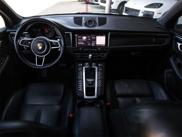 Photo of 2021 Night Blue Metallic Porsche Macan