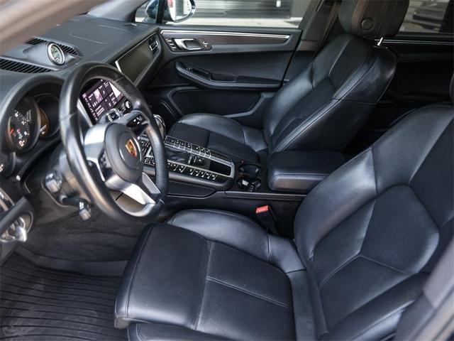 Photo of 2021 Night Blue Metallic Porsche Macan