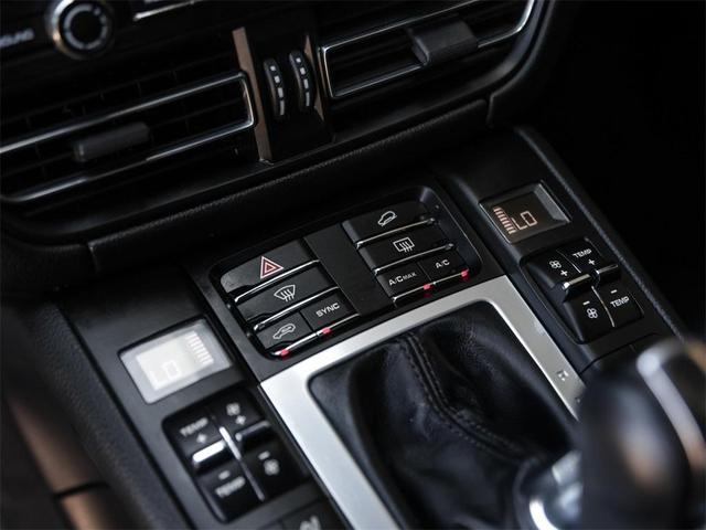 Photo of 2021 Night Blue Metallic Porsche Macan