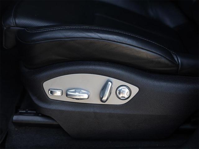 Photo of 2021 Night Blue Metallic Porsche Macan
