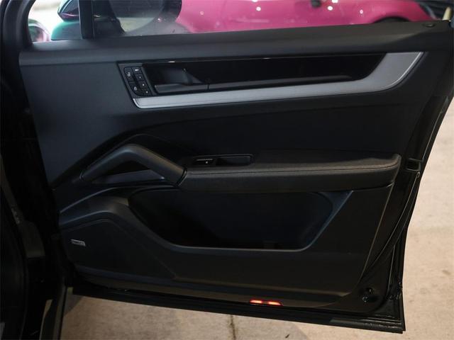 Photo of 2024 Black Metallic Porsche Cayenne
