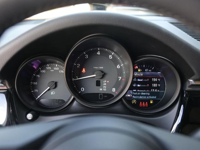 Photo of 2025 White Porsche Macan