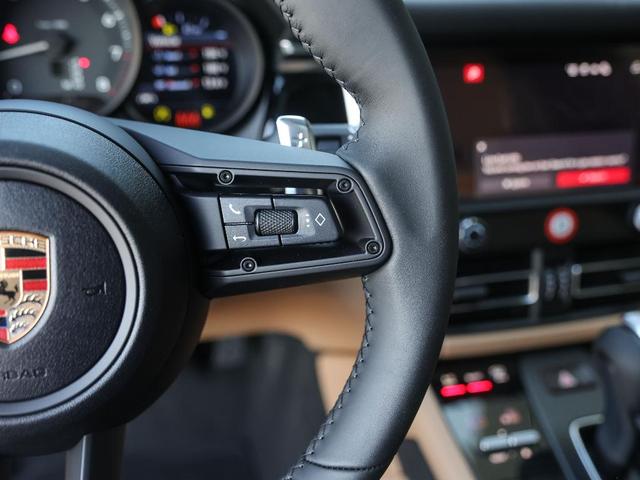 Photo of 2025 White Porsche Macan