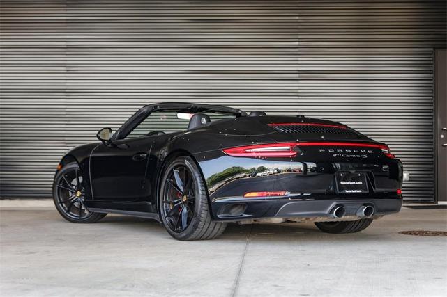 Photo of 2017 Black Porsche 911