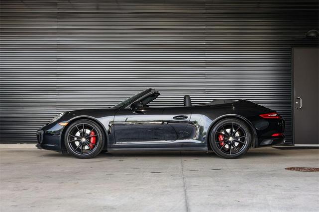 Photo of 2017 Black Porsche 911