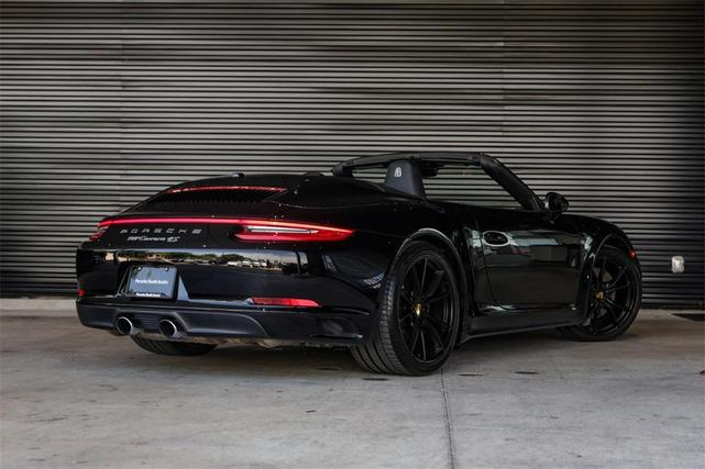 Photo of 2017 Black Porsche 911