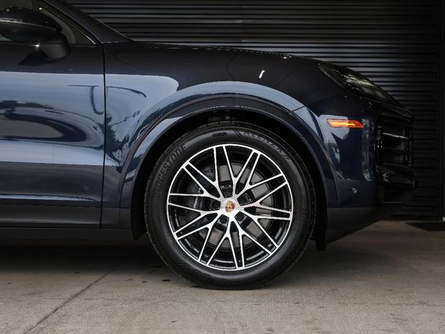 Photo of 2025 Blue Porsche Cayenne