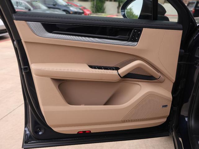 Photo of 2025 Blue Porsche Cayenne