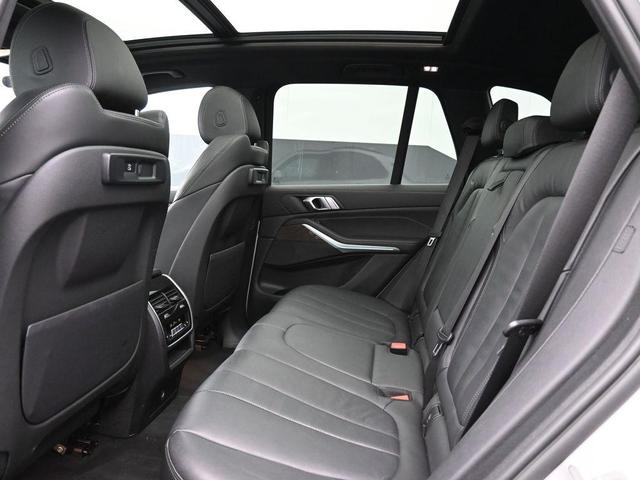 Photo of 2022 Mineral White Metallic BMW X5
