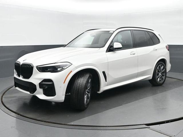 Photo of 2022 Mineral White Metallic BMW X5