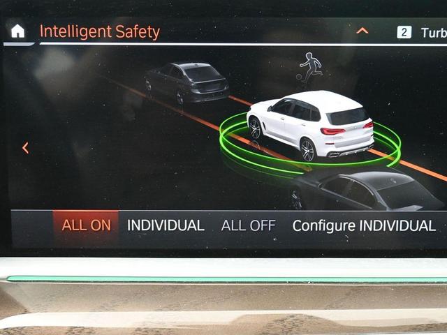 Photo of 2022 Mineral White Metallic BMW X5