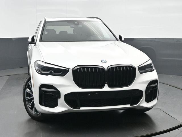 Photo of 2022 Mineral White Metallic BMW X5