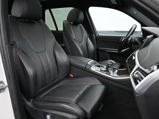 Photo of 2022 Mineral White Metallic BMW X5