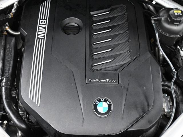 Photo of 2022 Mineral White Metallic BMW X5