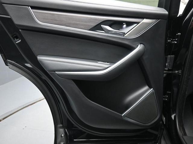Photo of 2021 Black Jaguar F-PACE